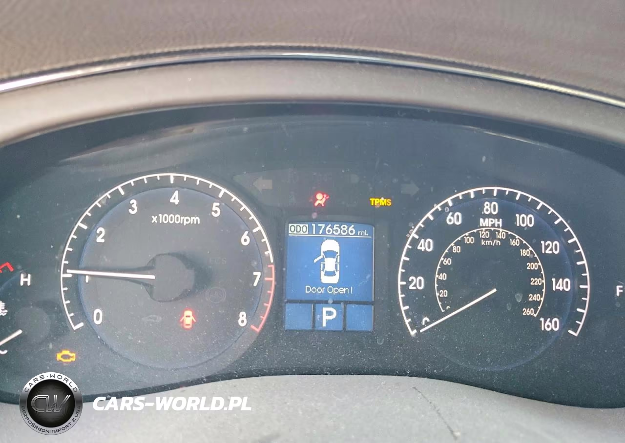 2010 Hyundai Genesis 4.6L VIN:KMHGC4DF5AU105621 - 9