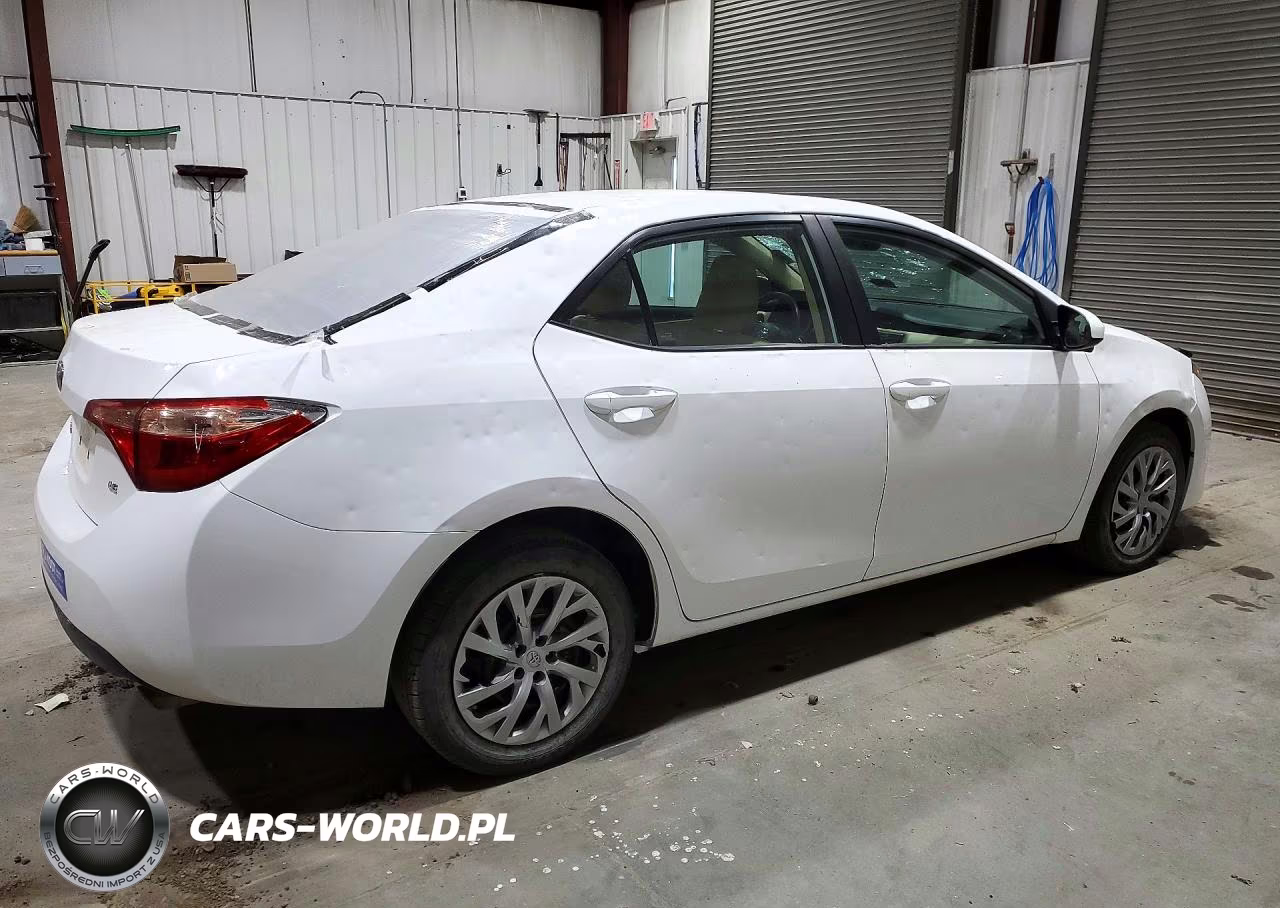 2018 Toyota Corolla Le VIN:2T1BURHE9JC038934 - 3