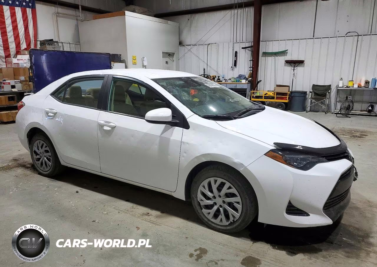 2018 Toyota Corolla Le VIN:2T1BURHE9JC038934 - 4