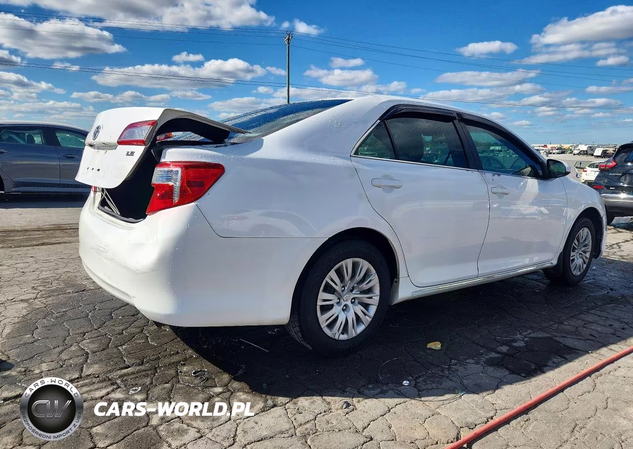 2014 Toyota Camry Le VIN:4T4BF1FK5ER424135 - 3