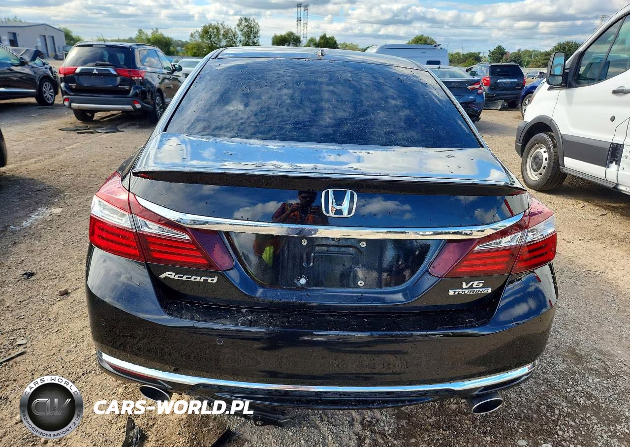 2017 Honda Accord Touring VIN:1HGCR3F91HA005015 - 6
