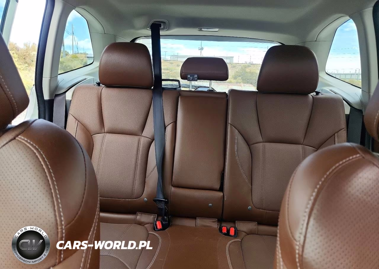 2019 Subaru Forester Touring VIN:JF2SKAWC7KH558069 - 10