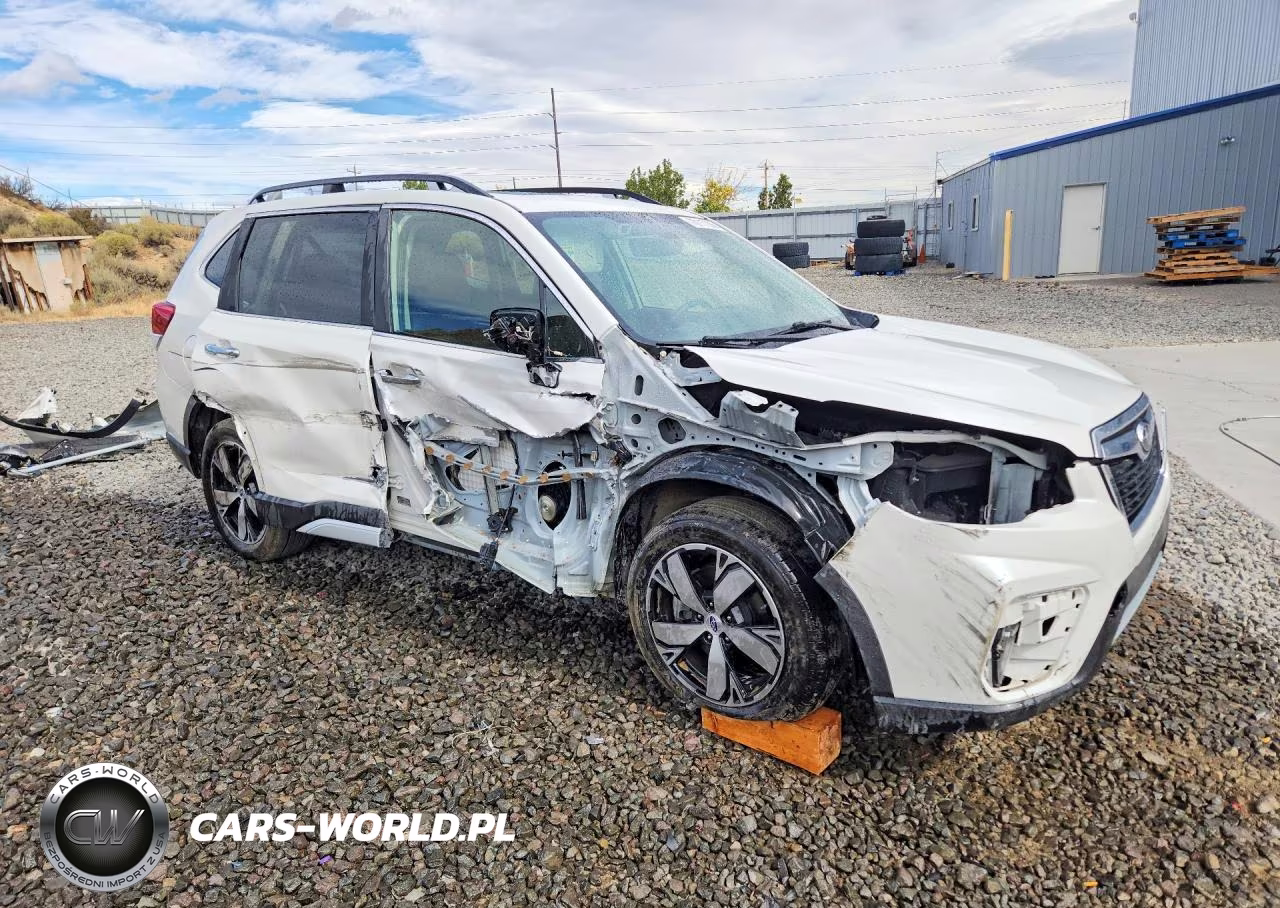 2019 Subaru Forester Touring VIN:JF2SKAWC7KH558069 - 4