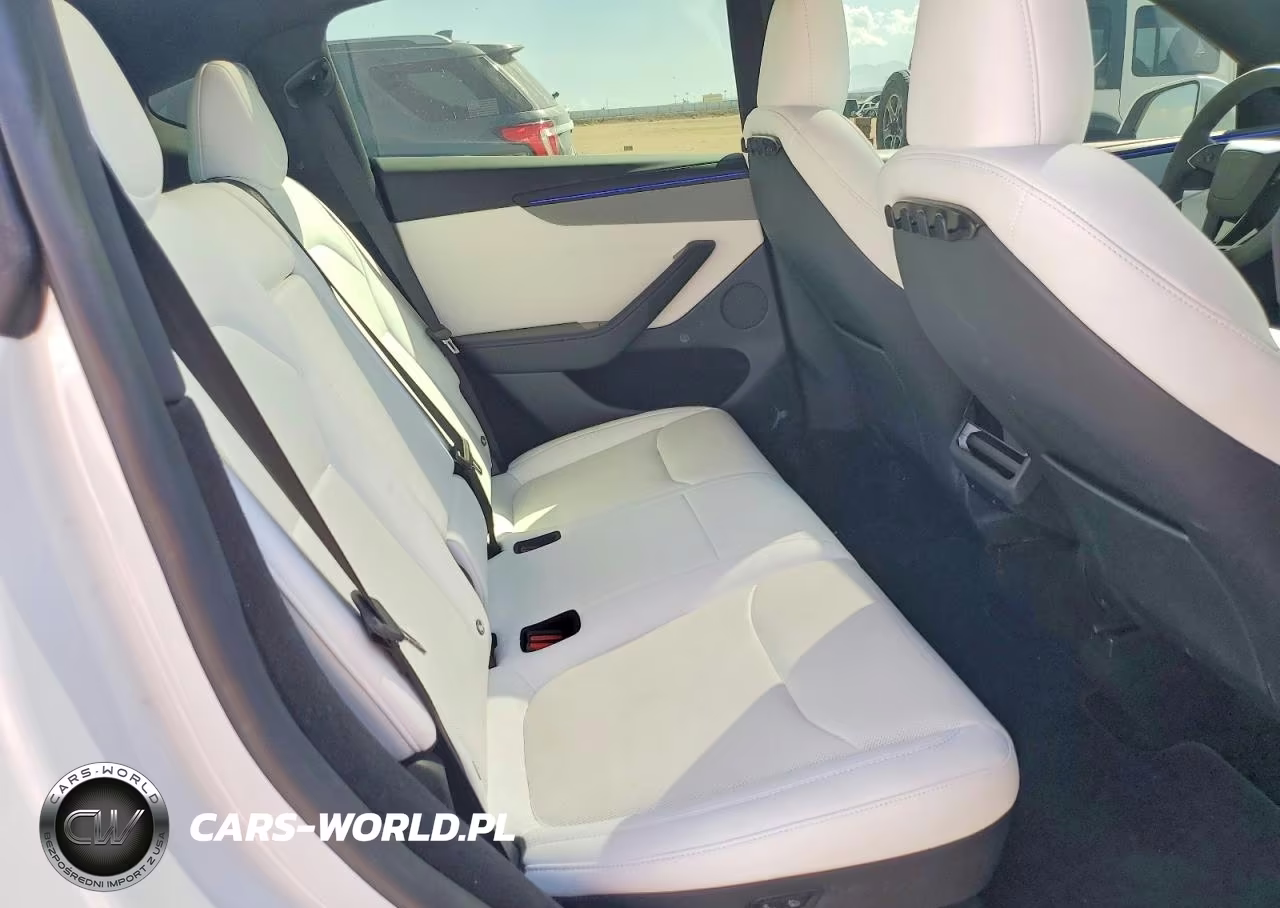 2026 Tesla Model Y VIN:7SAYGDEE6TF577604 - 10