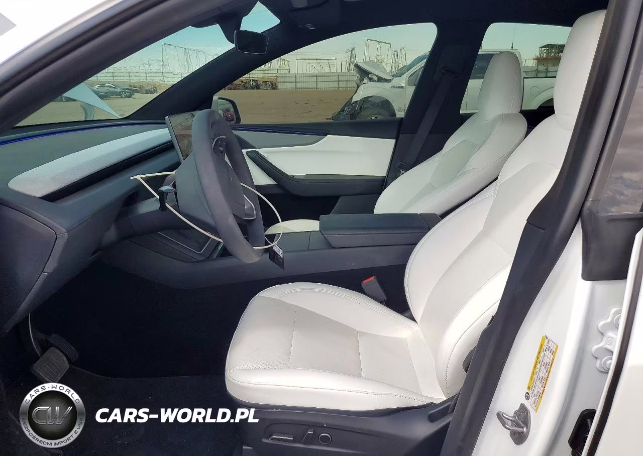 2026 Tesla Model Y VIN:7SAYGDEE6TF577604 - 7