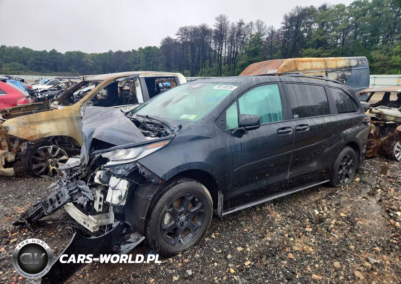 2025 Toyota Sienna Woodland Edition