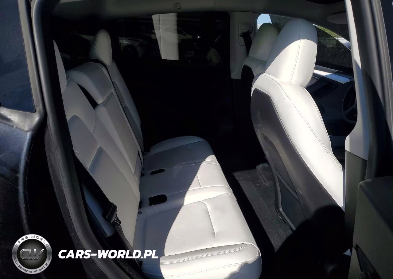 2024 Tesla Model Y VIN:7SAYGDED7RF043950 - 10