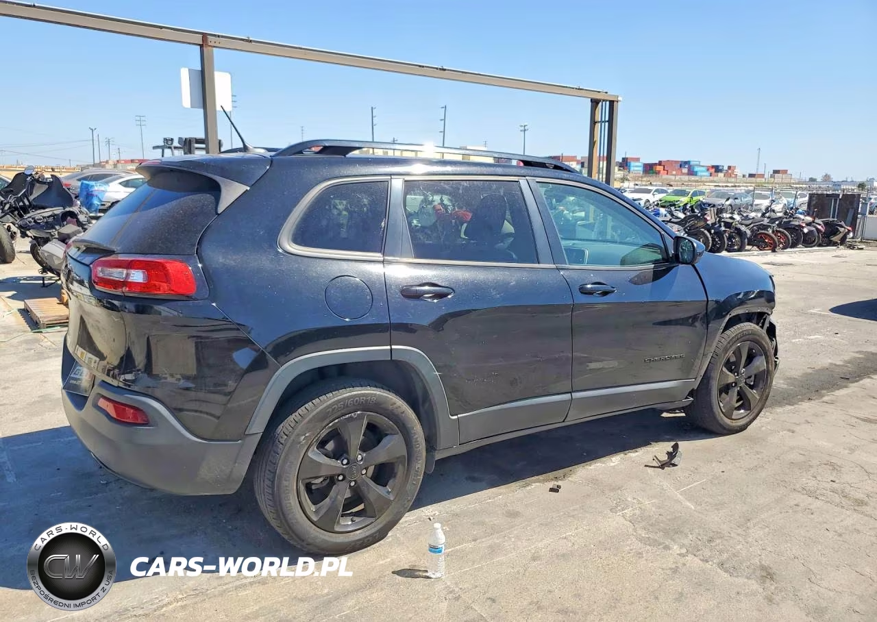 2018 Jeep Cherokee Latitude VIN:1C4PJLCB9JD545201 - 3