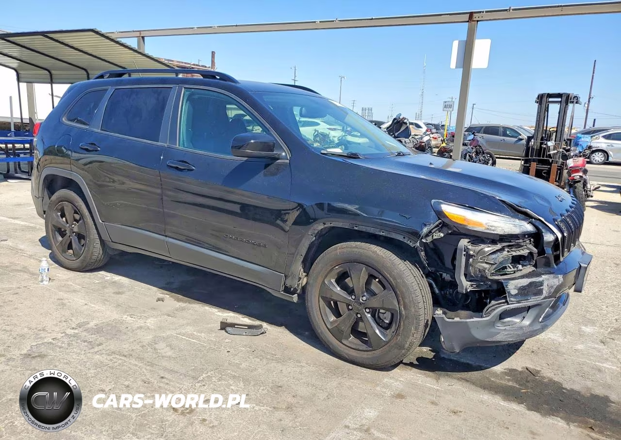 2018 Jeep Cherokee Latitude VIN:1C4PJLCB9JD545201 - 4