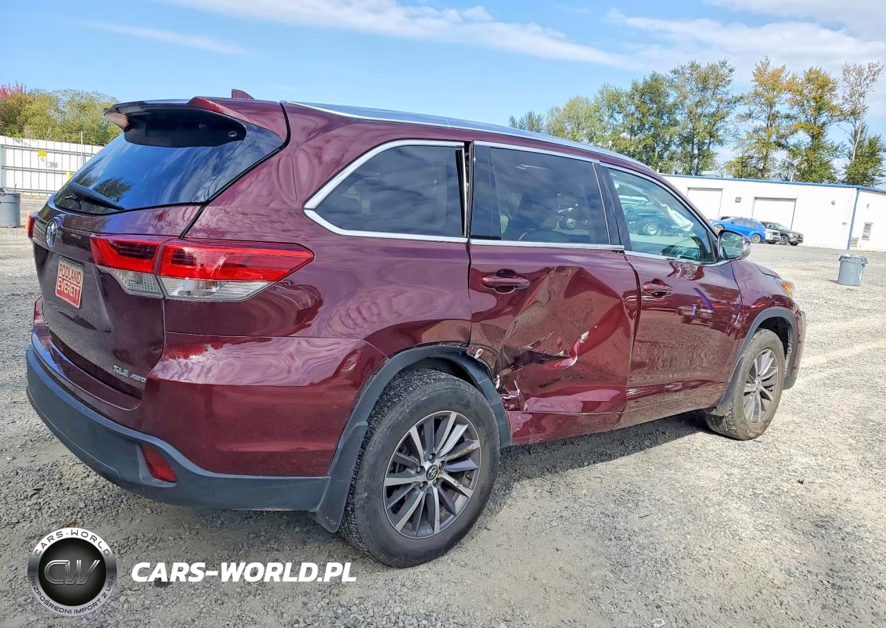 2018 Toyota Highlander Xle VIN:5TDJZRFH2JS844924 - 3