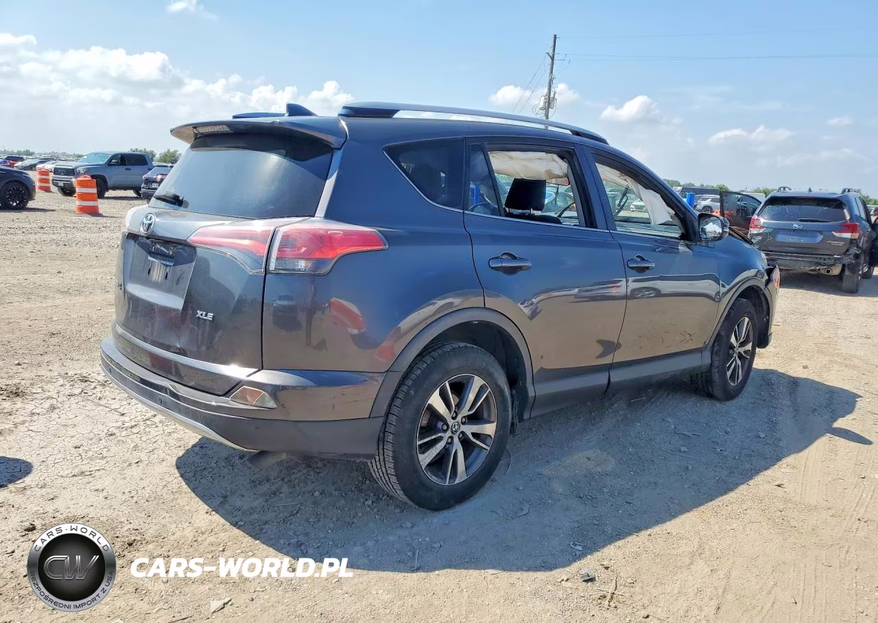 2018 Toyota Rav4 Xle VIN:JTMWFREV0JJ752097 - 3
