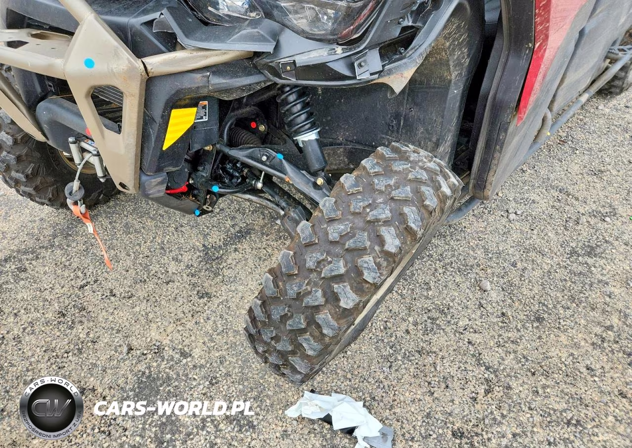 2024 Can-Am Defender Utility Vehicle VIN:3JBUUAX47RK020677 - 9