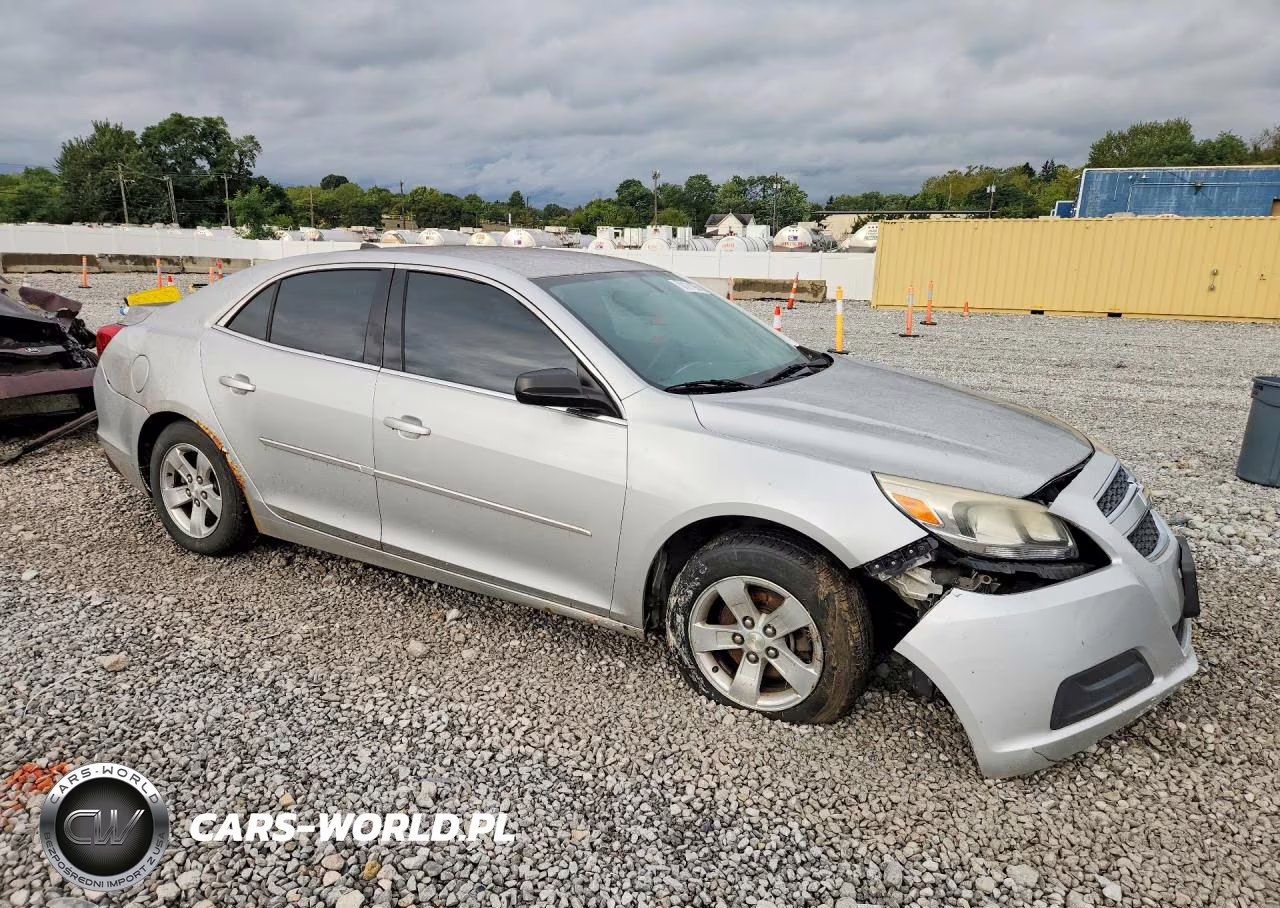 2013 Chevrolet Malibu Ls VIN:1G11B5SA3DF252936 - 4