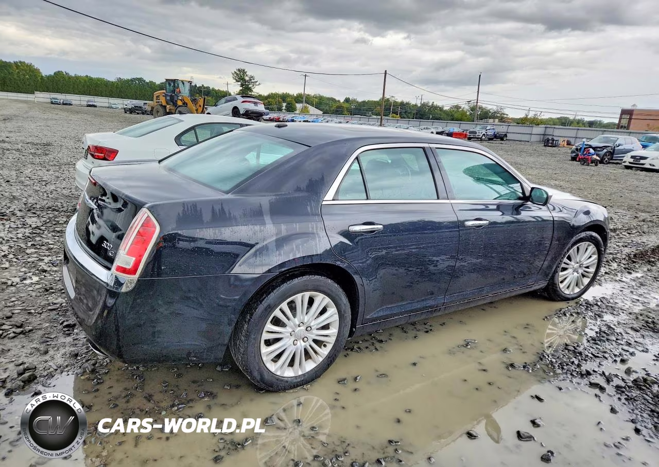 2014 Chrysler 300C VIN:2C3CCAKT2EH183880 - 3