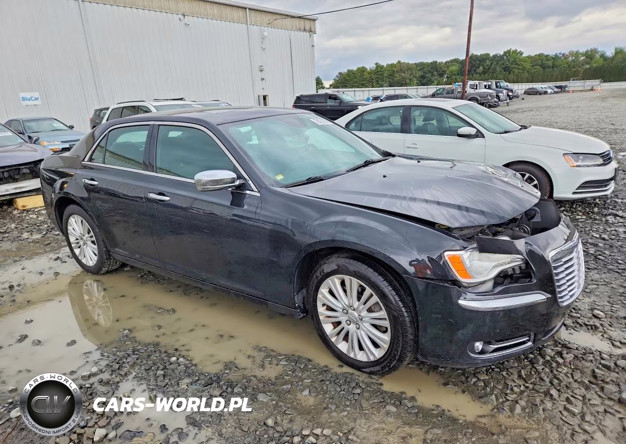 2014 Chrysler 300C VIN:2C3CCAKT2EH183880 - 4