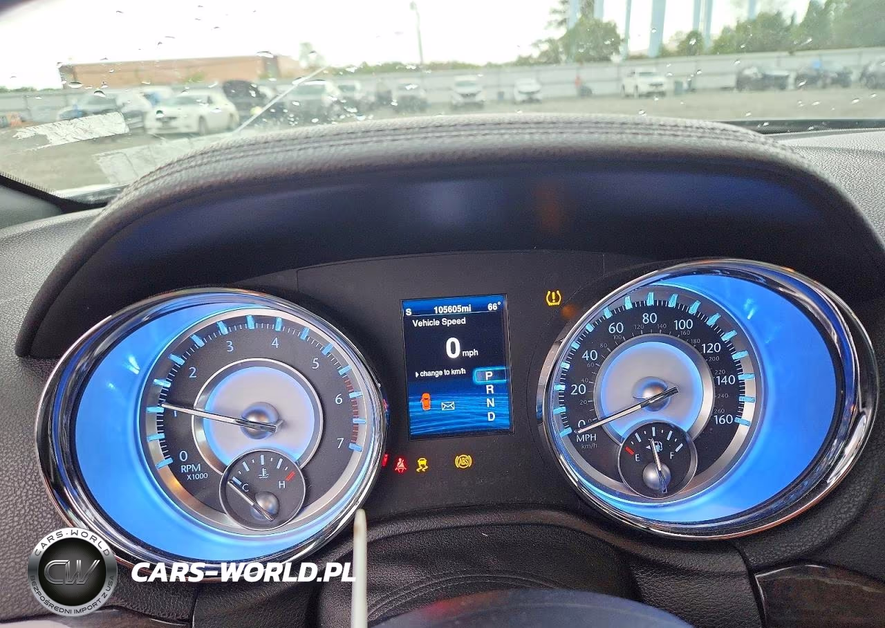 2014 Chrysler 300C VIN:2C3CCAKT2EH183880 - 9
