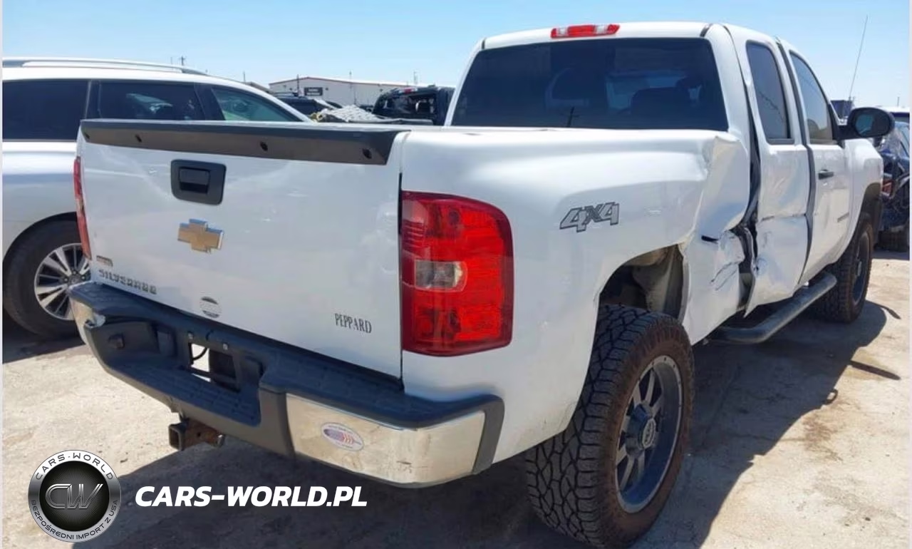 2011 Chevrolet Silverado 1500 Work Truck VIN:1GCRKPE39BZ403650 - 4