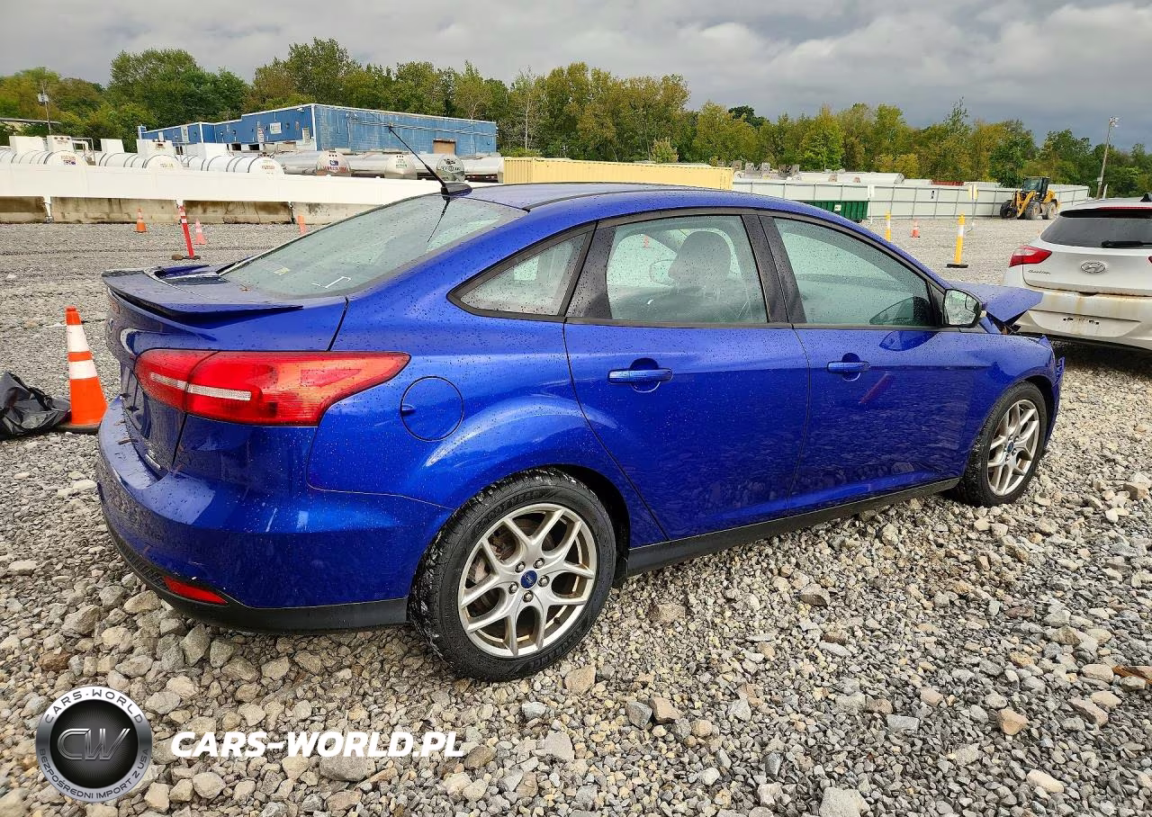 2015 Ford Focus Se VIN:1FADP3F27FL213046 - 3
