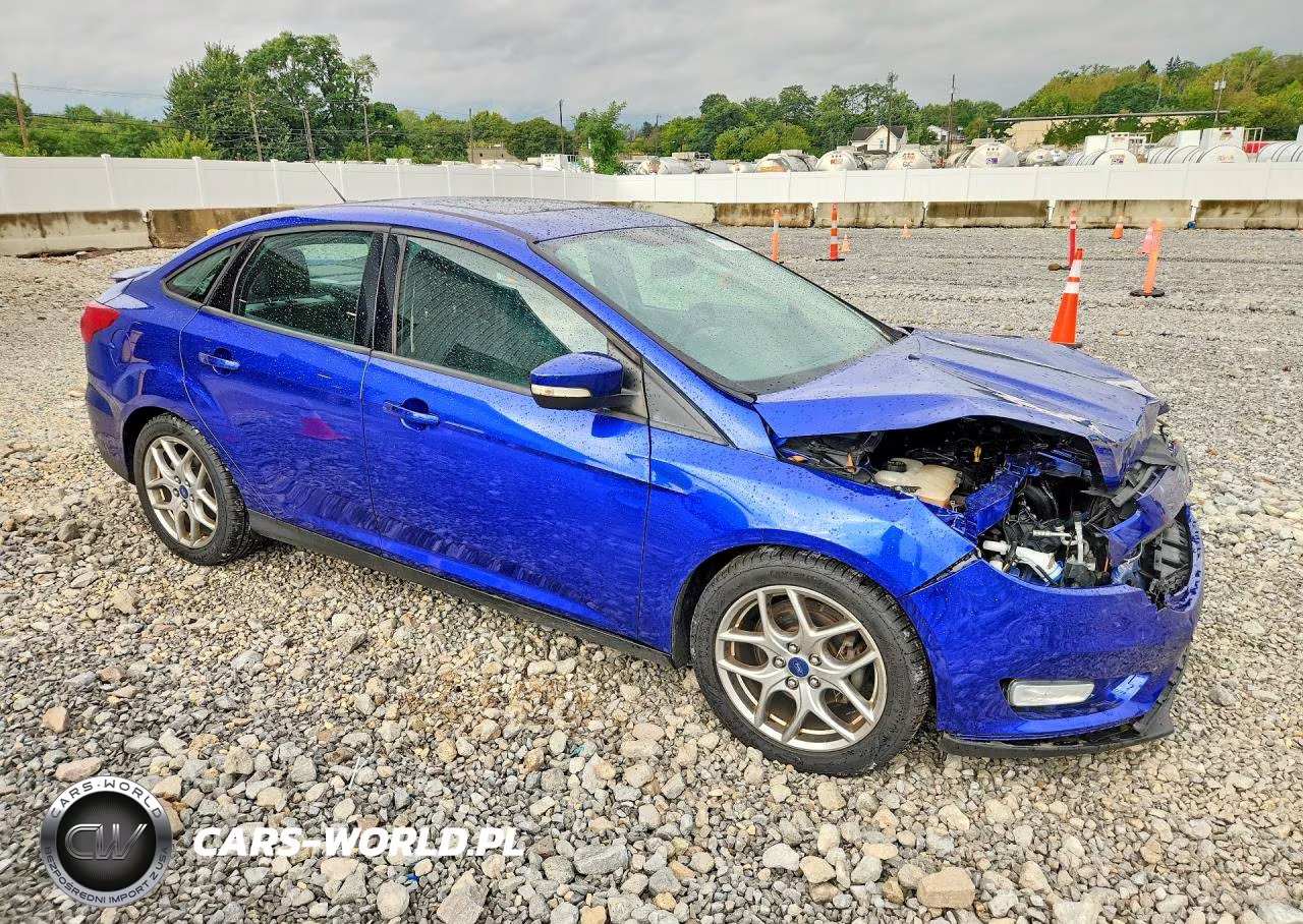 2015 Ford Focus Se VIN:1FADP3F27FL213046 - 4