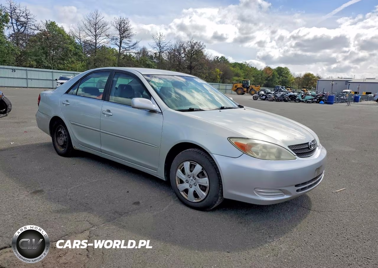 2003 Toyota Camry Le VIN:JTDBE32K130170897 - 4