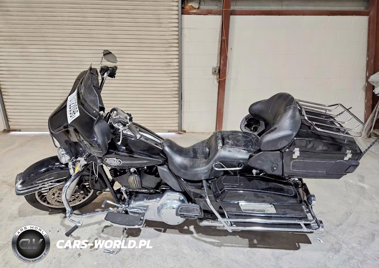 2010 Harley-Davidson Flhtcu VIN:1HD1FC411AB648636 - 3