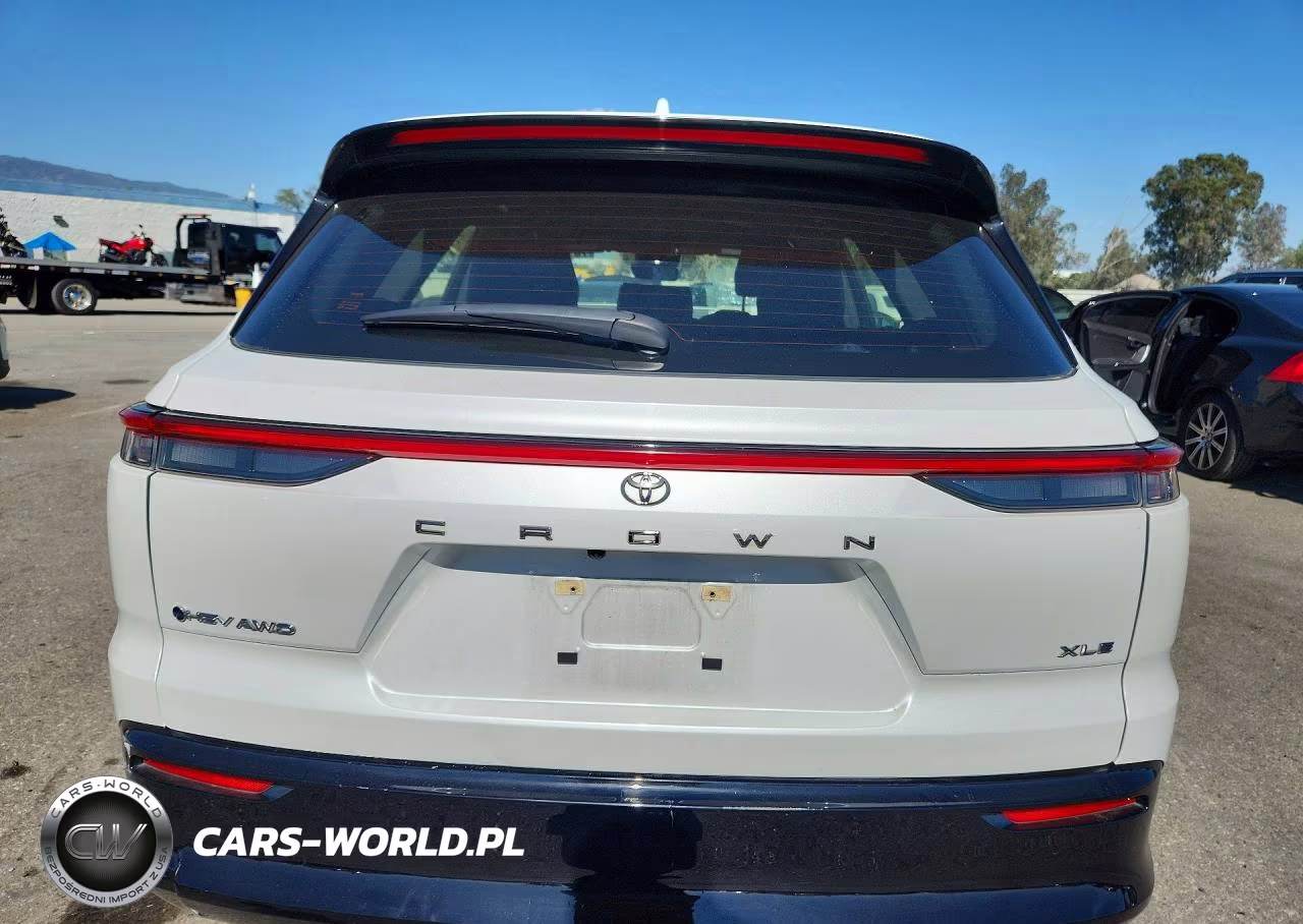 2025 Toyota Crown Signia Xle VIN:JTDACAAJ3S3013643 - 6