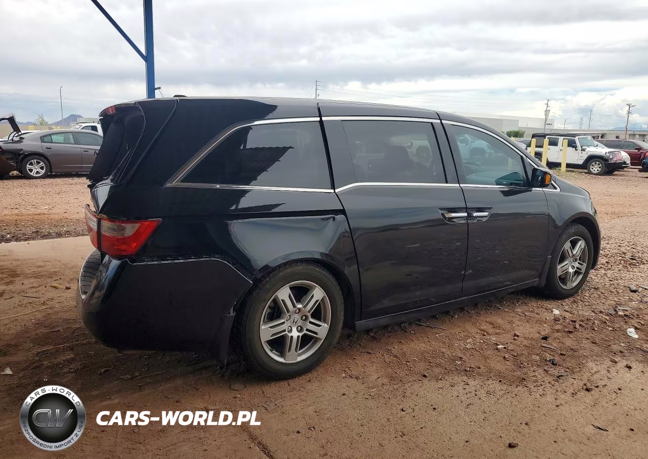 2011 Honda Odyssey Touring VIN:5FNRL5H92BB065273 - 3