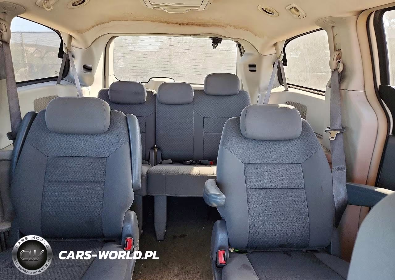 2010 Chrysler Town & Country Touring VIN:2A4RR5D11AR305036 - 10