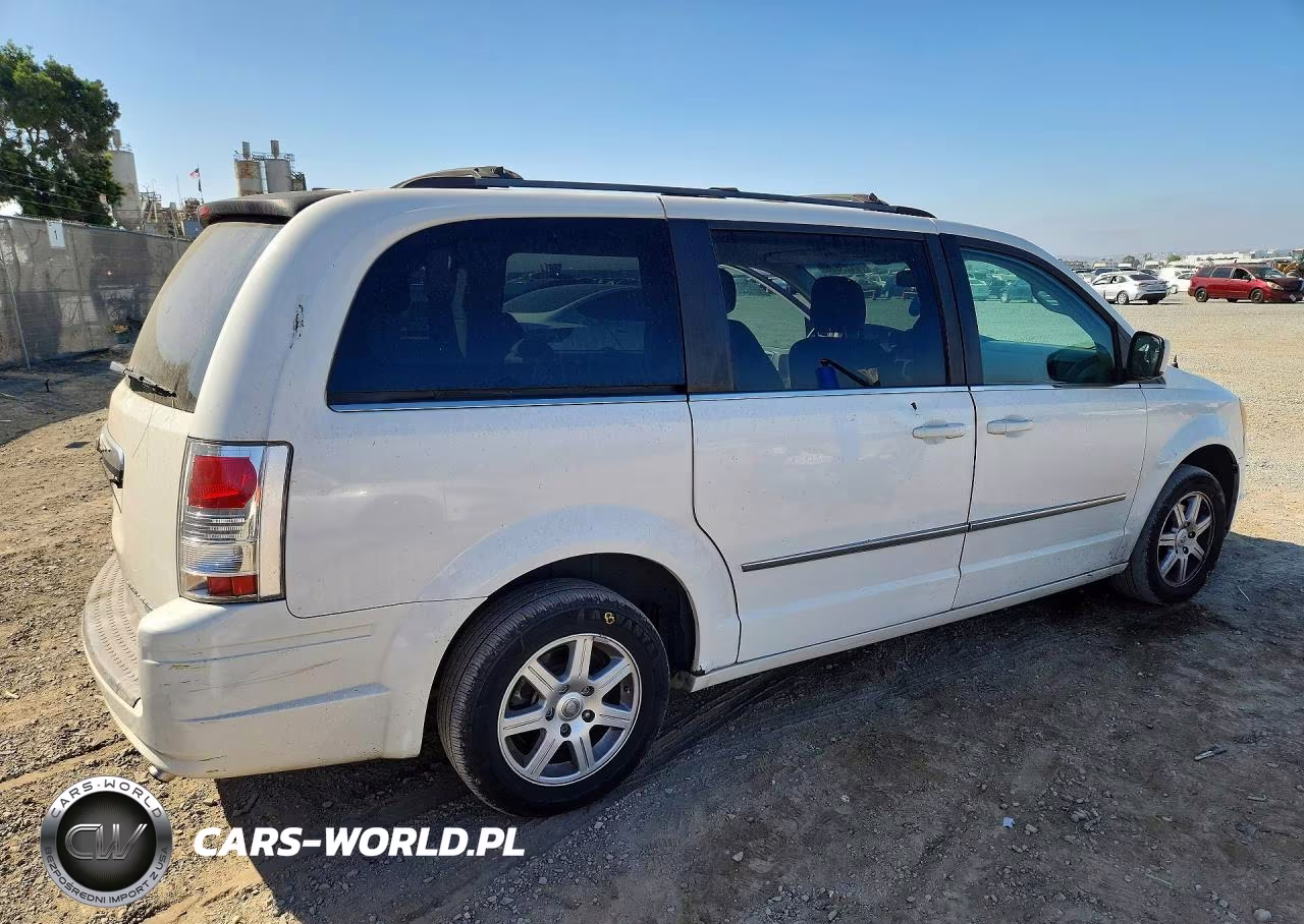 2010 Chrysler Town & Country Touring VIN:2A4RR5D11AR305036 - 3