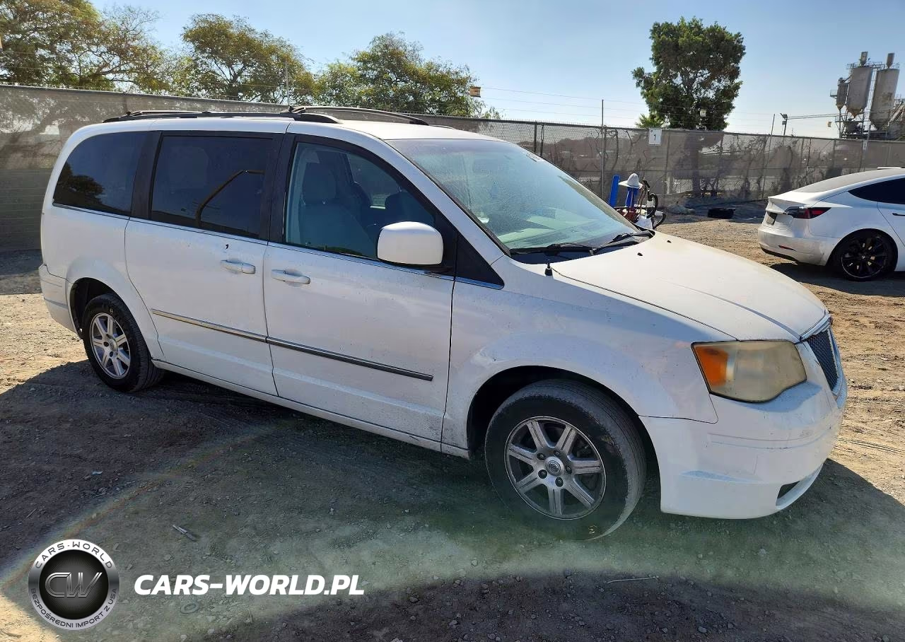 2010 Chrysler Town & Country Touring VIN:2A4RR5D11AR305036 - 4