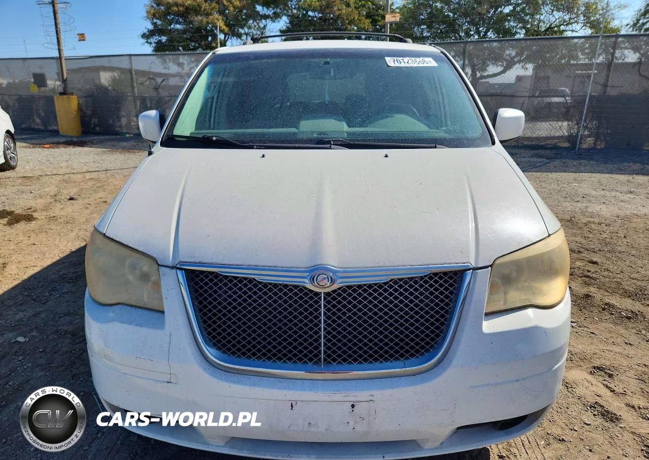 2010 Chrysler Town & Country Touring VIN:2A4RR5D11AR305036 - 5