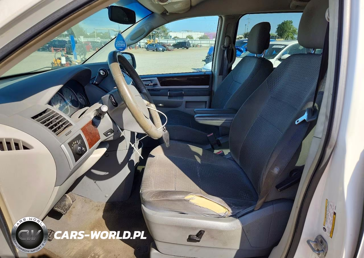 2010 Chrysler Town & Country Touring VIN:2A4RR5D11AR305036 - 7