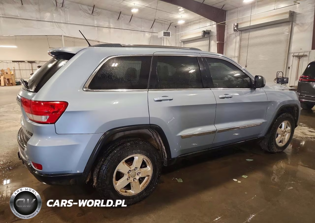 2013 Jeep Grand Cherokee Laredo VIN:1C4RJFAG1DC537127 - 3
