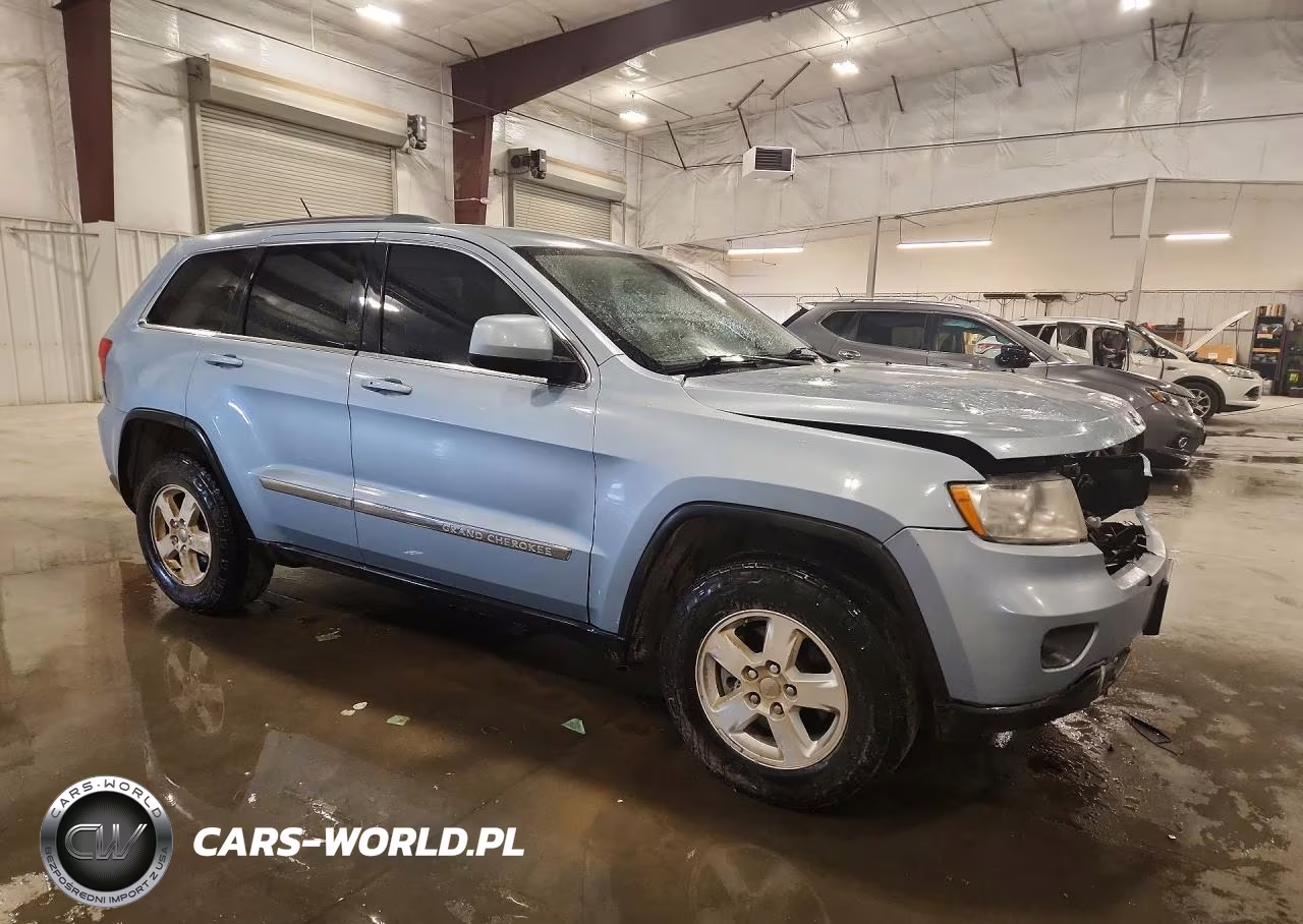 2013 Jeep Grand Cherokee Laredo VIN:1C4RJFAG1DC537127 - 4