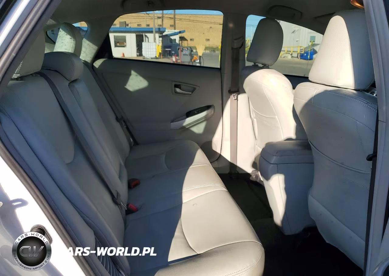 2014 Toyota Prius Two VIN:JTDKN3DU3E1736425 - 10