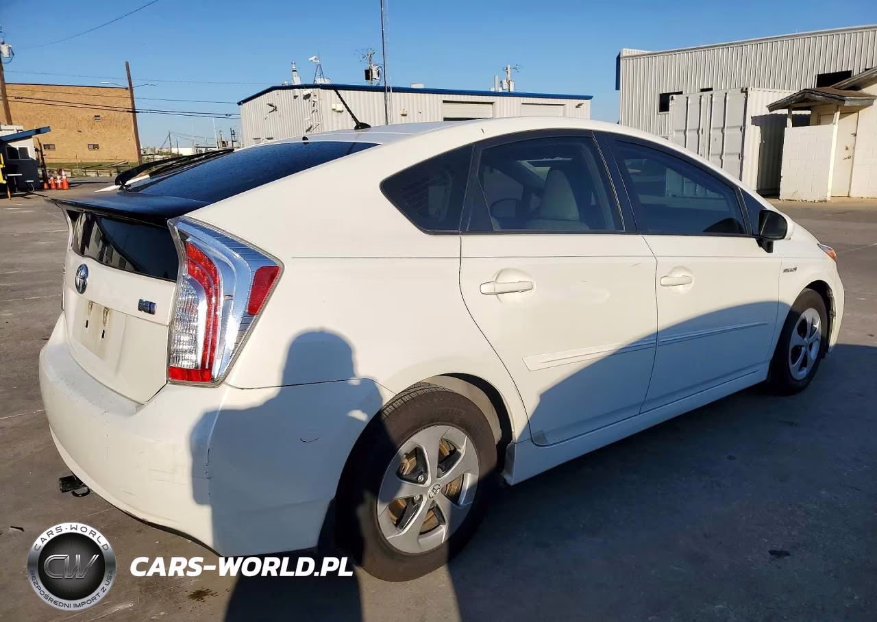 2014 Toyota Prius Two VIN:JTDKN3DU3E1736425 - 3