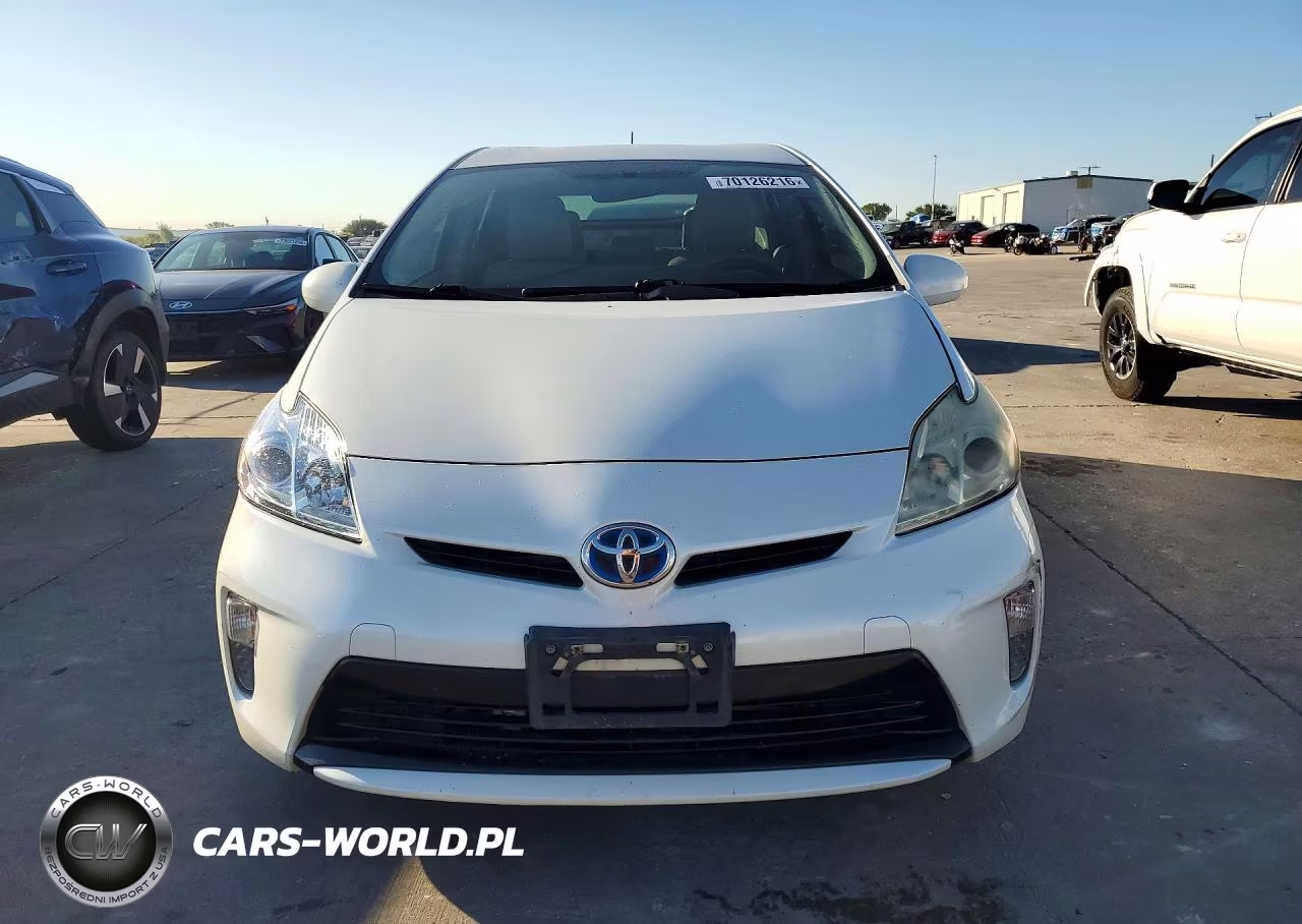 2014 Toyota Prius Two VIN:JTDKN3DU3E1736425 - 5