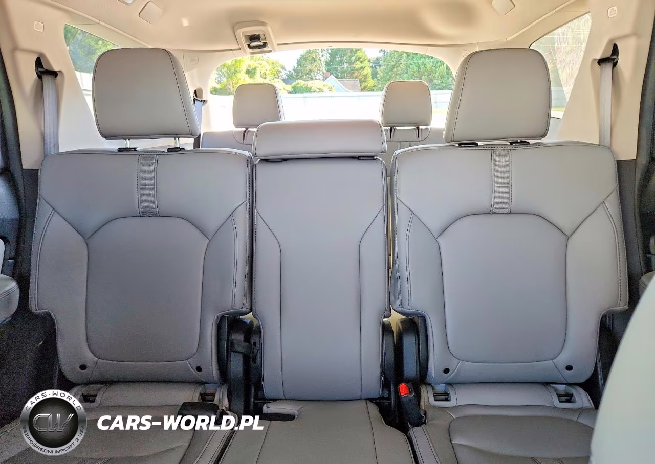 2025 Honda Pilot Touring VIN:5FNYG2H76SB038333 - 10