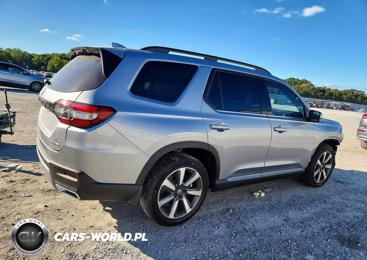 2025 Honda Pilot Touring VIN:5FNYG2H76SB038333 - 3