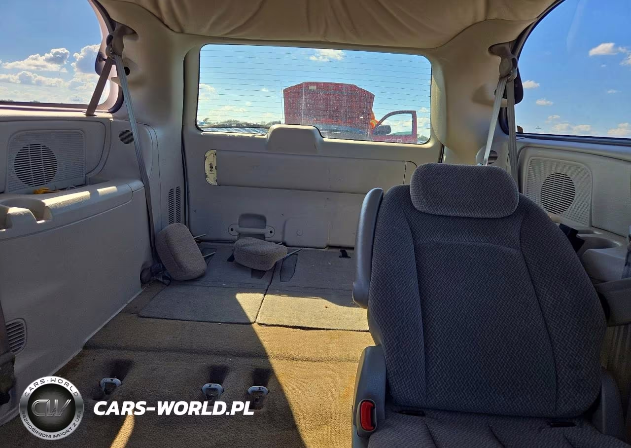 2005 Chrysler Town & Country Touring VIN:2C4GP54L85R281845 - 10