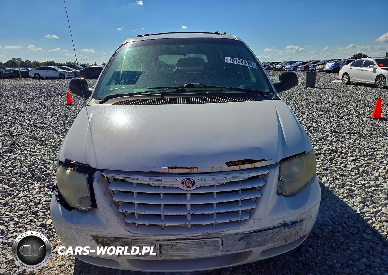 2005 Chrysler Town & Country Touring VIN:2C4GP54L85R281845 - 5