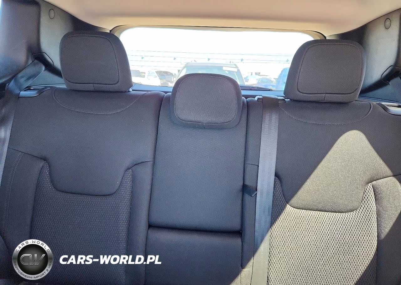 2018 Jeep Renegade Latitude VIN:ZACCJBBB5JPH53121 - 10