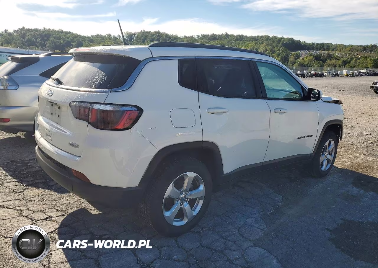 2018 Jeep Compass Latitude VIN:3C4NJDBB8JT485615 - 3