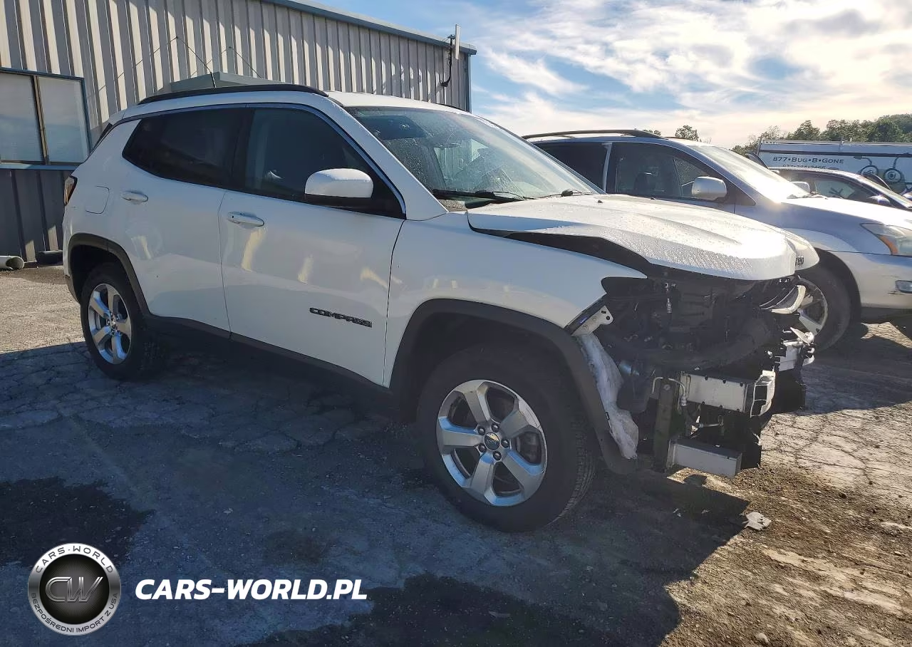 2018 Jeep Compass Latitude VIN:3C4NJDBB8JT485615 - 4