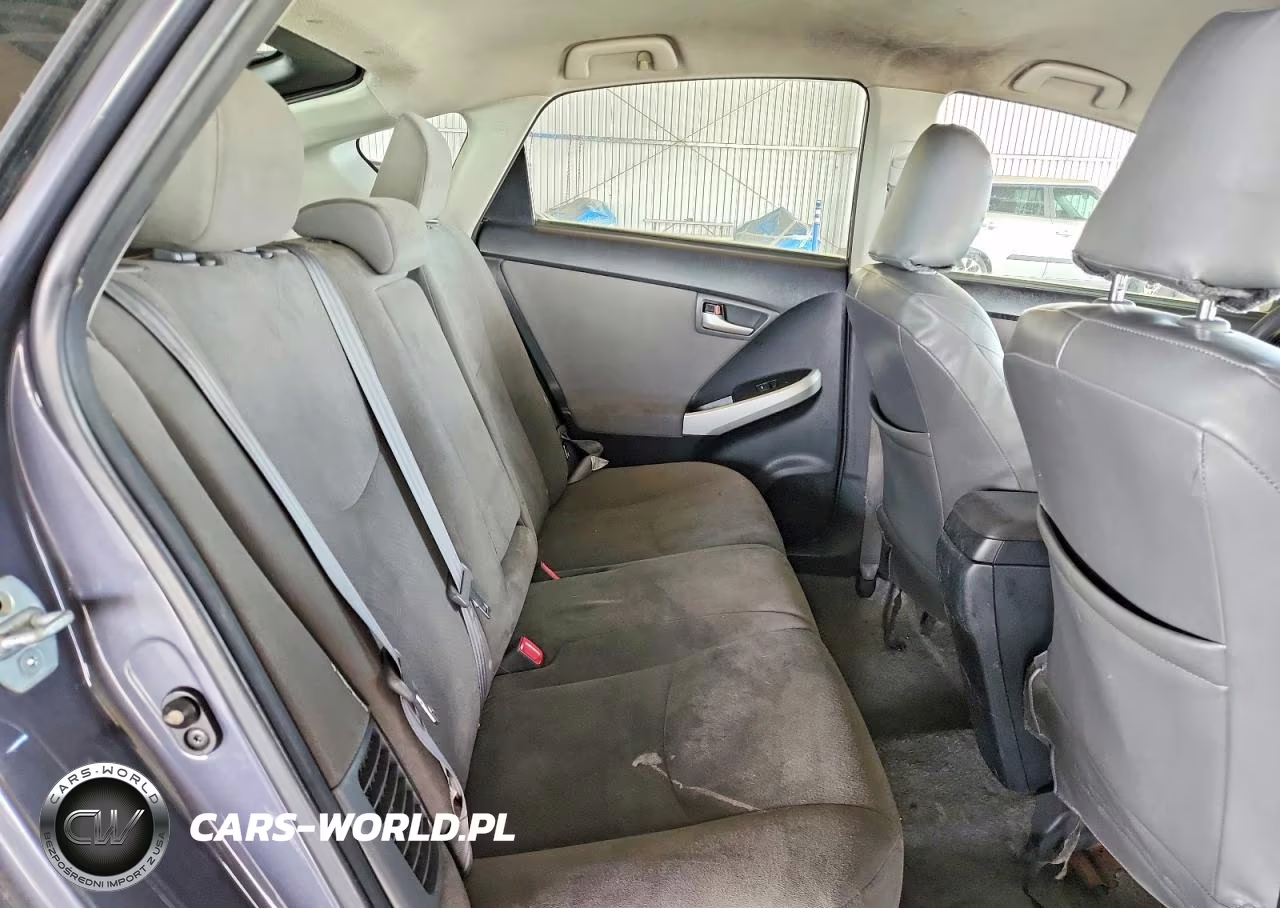 2015 Toyota Prius Two VIN:JTDKN3DUXF1987735 - 10