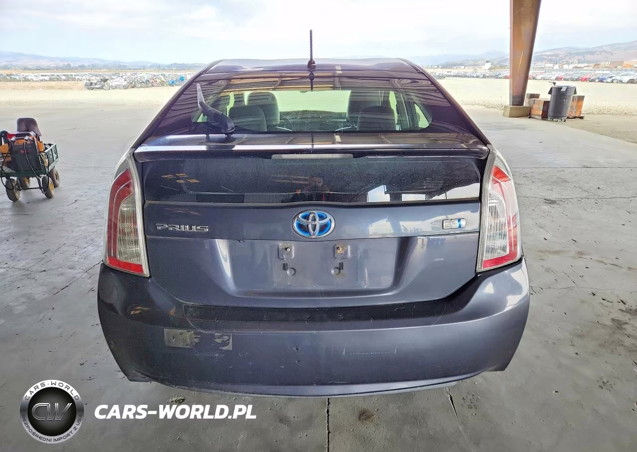 2015 Toyota Prius Two VIN:JTDKN3DUXF1987735 - 6
