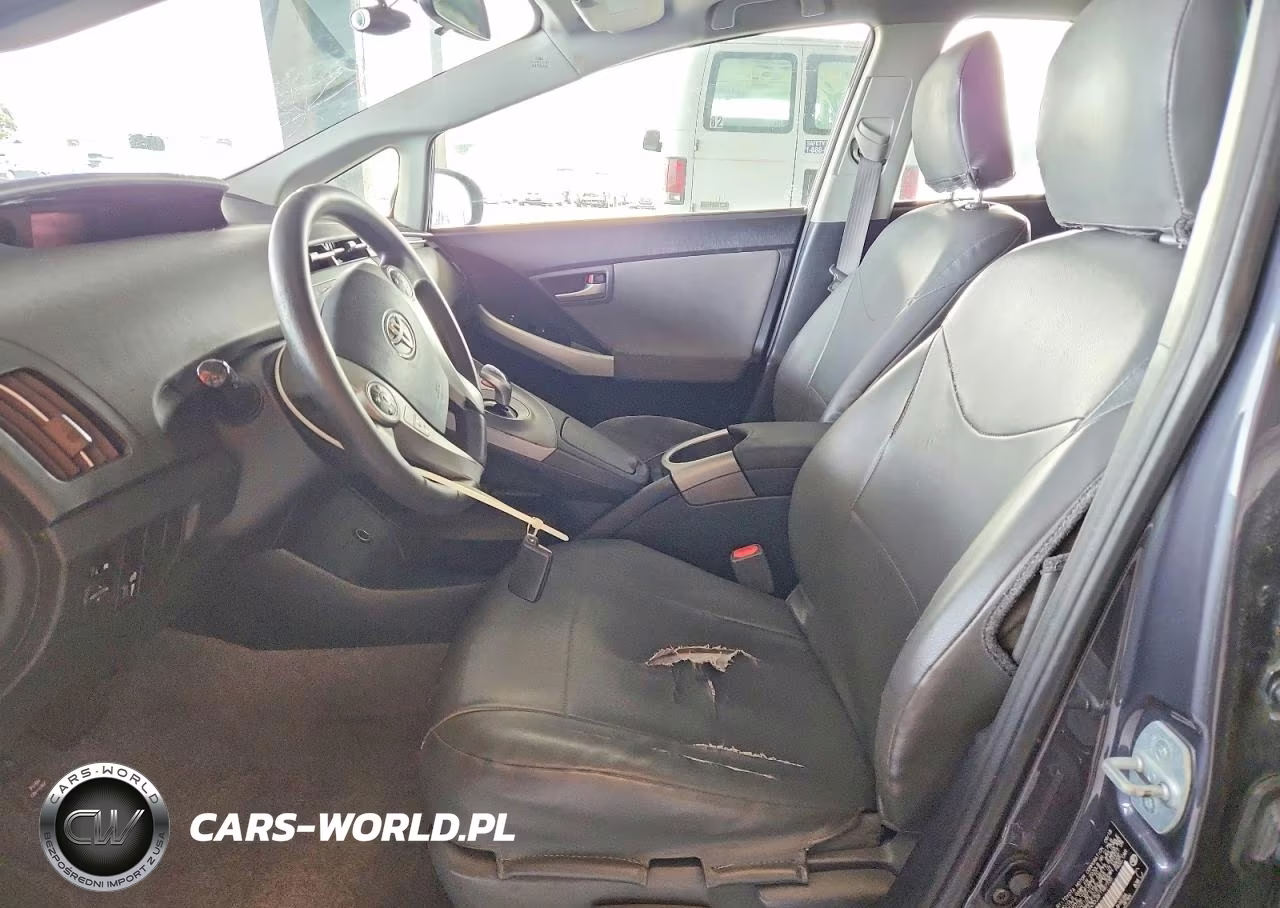 2015 Toyota Prius Two VIN:JTDKN3DUXF1987735 - 7