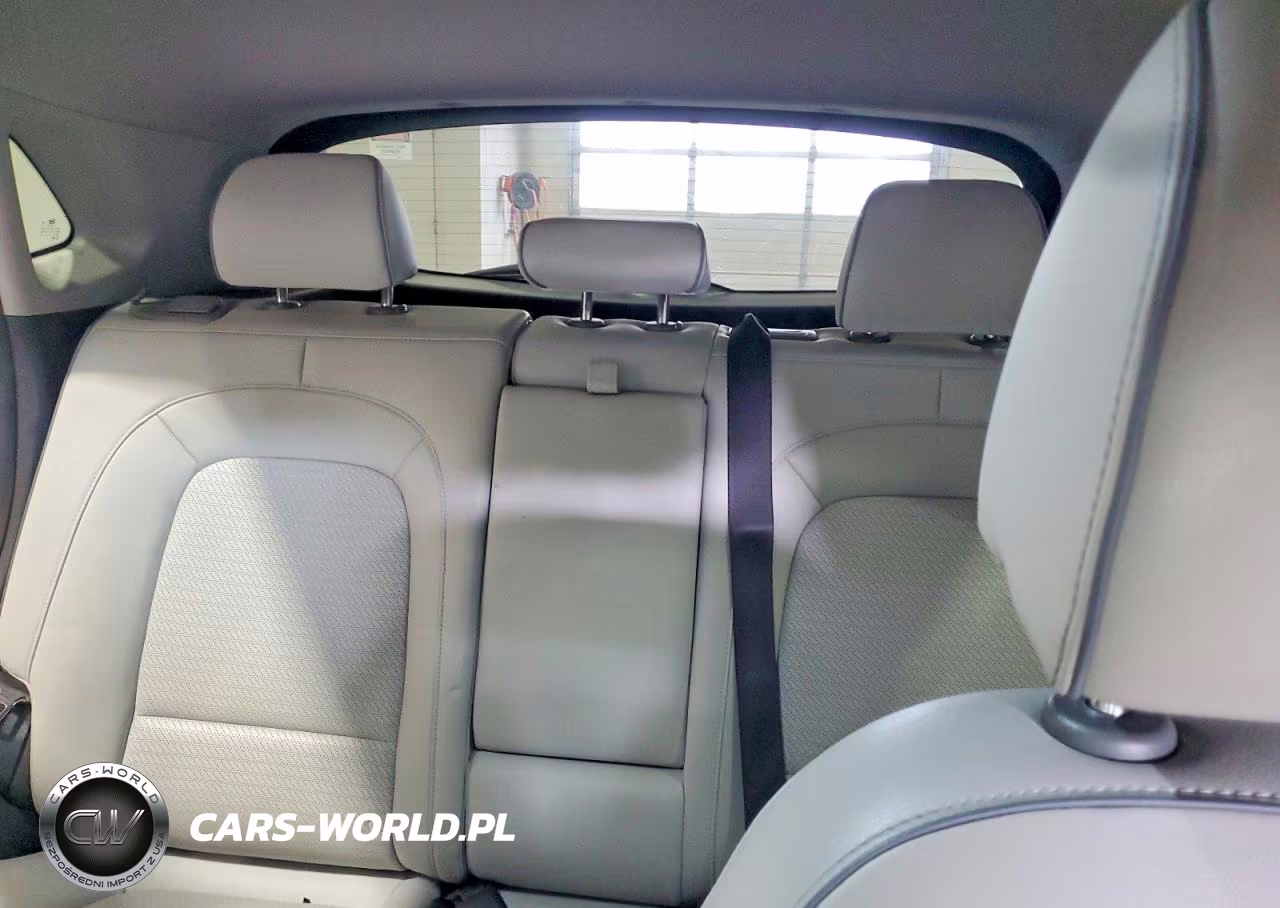 2019 Hyundai Kona Ultimate VIN:KM8K53AGXKU029830 - 10