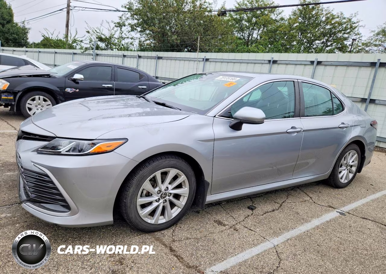 2023 Toyota Camry Le – zdjęcie 1 z 12