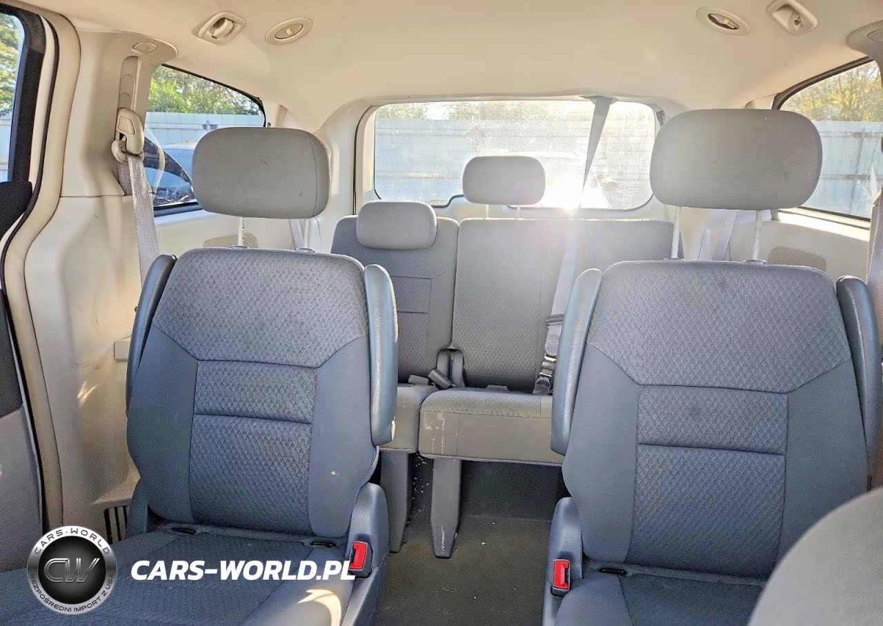 2010 Chrysler Town & Country Lx VIN:2A4RR4DE8AR346860 - 10